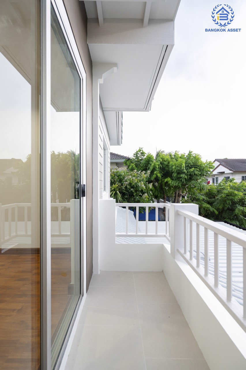 บ้านมือสองตกแต่งใหม่ แบรนด์ L&H ม.พฤกษ์ลดา ติวานนท์-ราชพฤกษ์ เนื้อที่ 51.9 ตร.ว. ฟังก์ชัน 3 ห้องนอน 2 ห้องน้ำ จอดรถได้ 2 คัน บนทำเลติดถนน 345 เชื่อมต่อหลายเส้นทาง ใกล้ทางด่วน "ศรีสมาน"